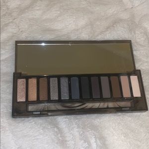 Urban Decay Naked Smokey eyeshadow palette